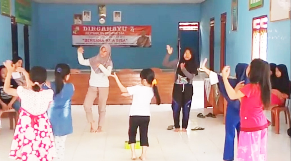 Lestarikan Budaya Pemerintah Desa Bandar Abung Giat Mengajak Anak-anak Latihan Nari