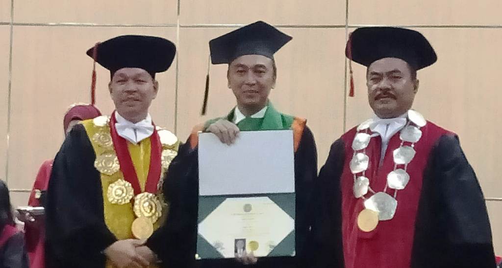 Rektor Apresiasi Kapolrestabes Surabaya Wisudawan Doktoral Terbaik USU Medan