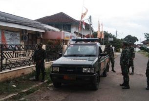 Personel Kodim 0410/KBL melakukan patroli Kamtibmas