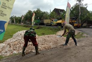 Tak Henti, Perbaikan Jalan Poros Terus Dilakukan Satuan Tugas TMMD Bojonegoro