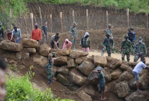 Antusias Warga Dalam TMMD Ke-111 Kodim 1407/Bone.