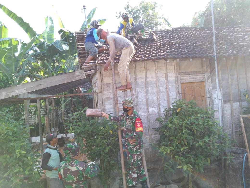 Bedah Rumah Contoh Nyata Kebersamaan TNI dengan Masyarakat lewat TMMD