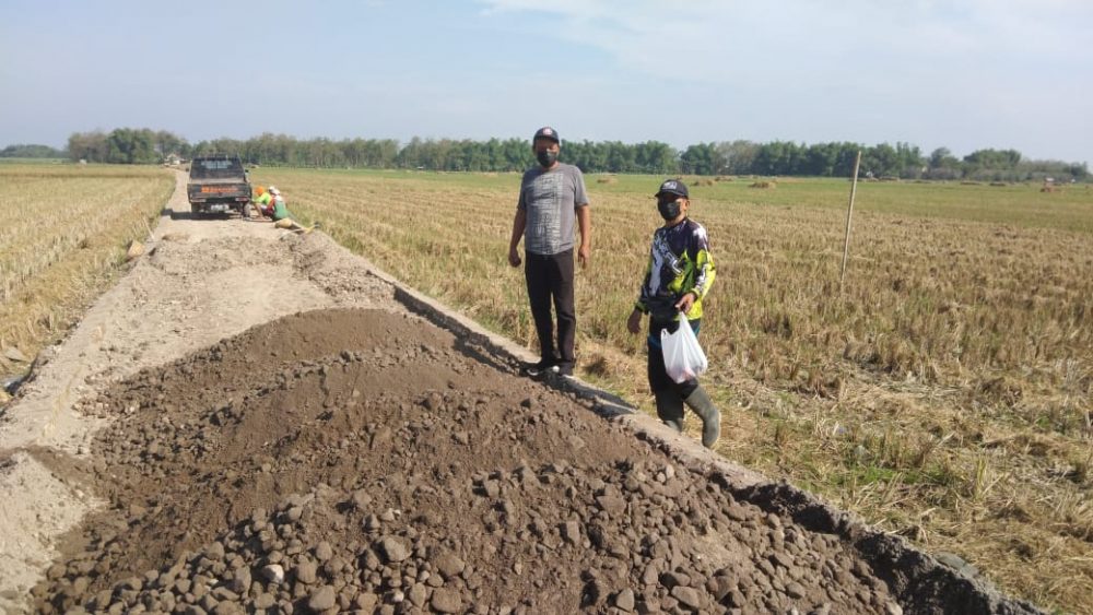 Kades Tamansari Selalu Datang Kelokasi Pengedropan Material