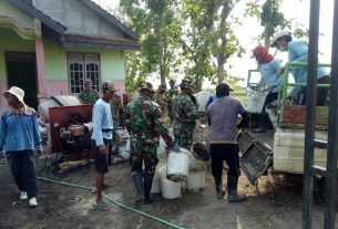 Satgas TMMD Menambah Satu Armada Pelangsir Adukan Cor
