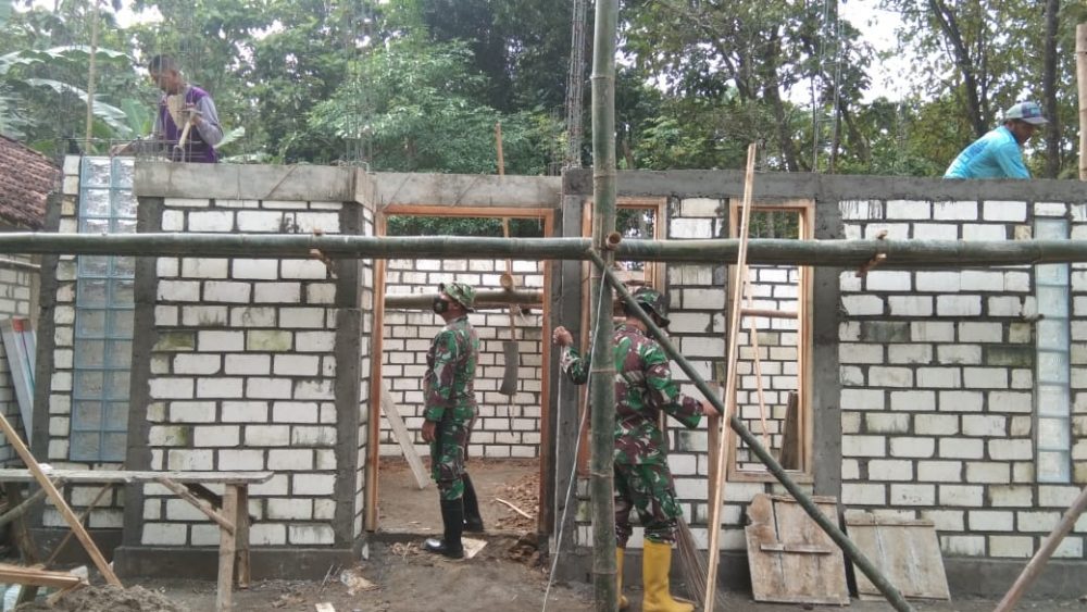 Sebagai Warga Prasejahtera sudah selayaknya untuk mendapatkan bantuan RTLH Seperti yang dialami oleh Bapak Suyat warga Desa Tamansari Kec.Jaken Kab.