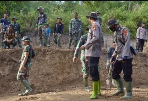 TNI-Polri Semakin Mesra di Lokasi Pembangunan Talud TMMD ke-111