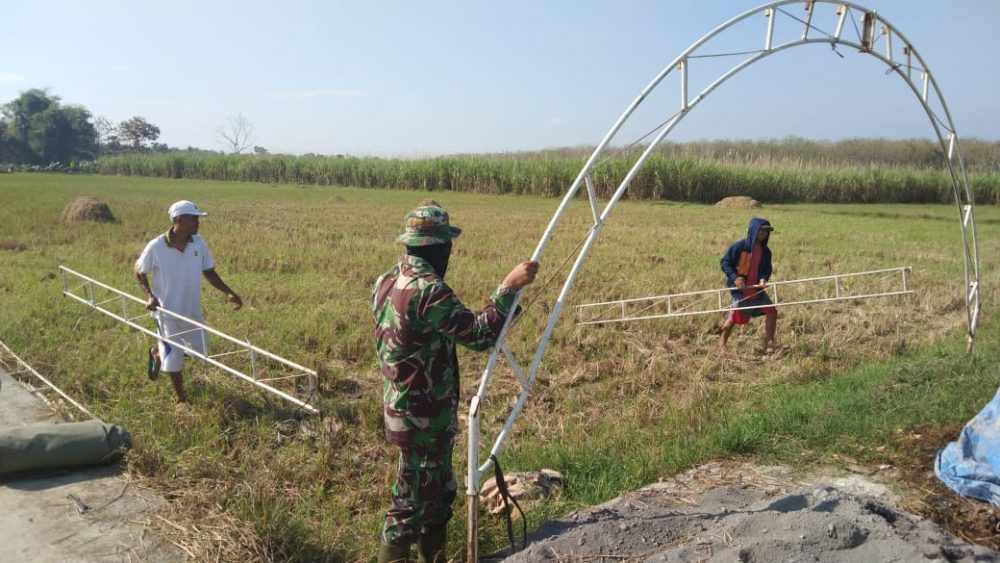 Tenda Tambahan di Pasang Untuk Istirahat Satuan Penugasan TMMD