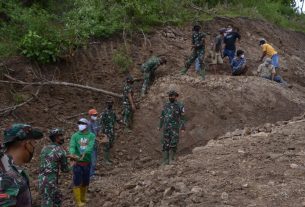 Anggota Satgas TMMD Ke-111 Kodim 1407/Bone Memotivasi Warga