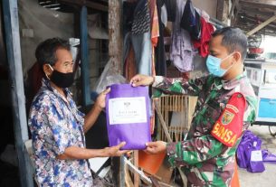 Babinsa Koramil 410-05/TKP Bagikan 160 Paket Daging Qurban