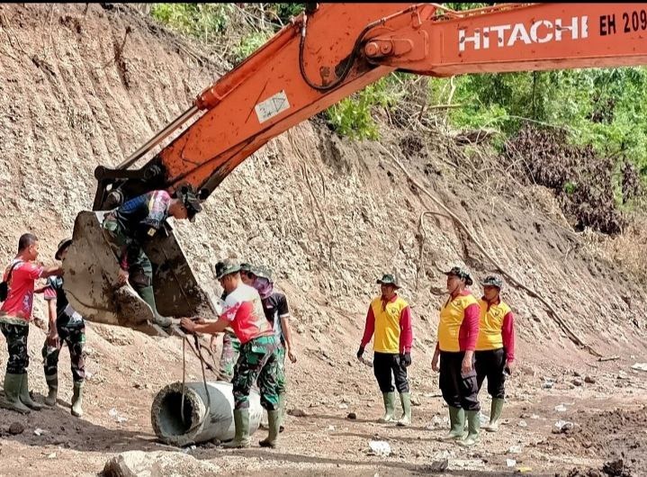Manfaat Alat Berat Selain Membuka Lahan Di Lokasi TMMD Ke 111 Kodim 1407/Bone