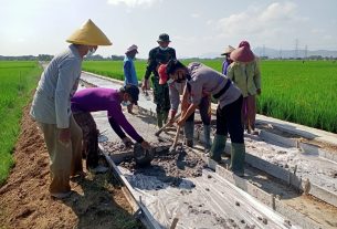 Jiwa Gotong-royong benar-benar terasa di lokasi pembangunan Rabat Beton TMMD Reg 112 Kodim 0726/Sukoharjo