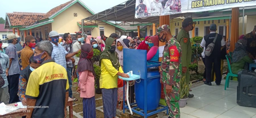 Masyarakat Desa Tanjung Qencono Dapatkan Vaksin
