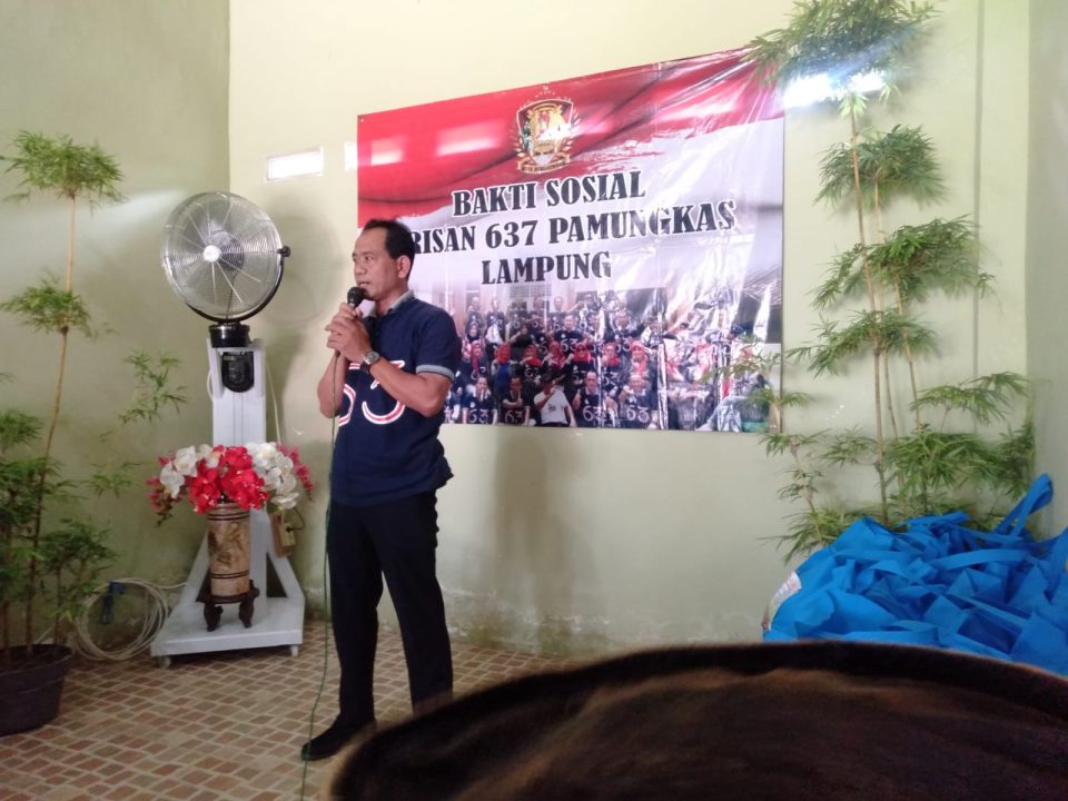 Gelar Bakti Sosial, Alumi 637 Pamungkas Lampung Bagikan Puluhan Paket Sembako Kepada Warga Lampung Tengah