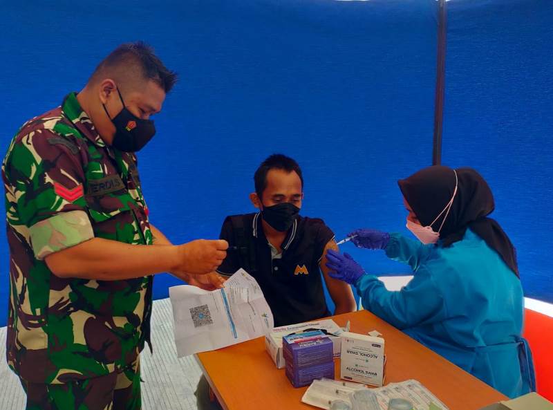 Koramil 410-06/Kedaton Gelar Serbuan Vaksinasi Covid – 19 di Wilayah Labuhan Ratu