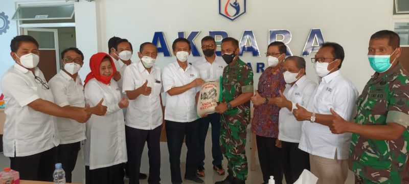 Kunjungi Griya PMI Peduli Dan Yaketuntra, Dandim 0735/Surakarta Berikan Bantuan Beras Dan Paket Sembako