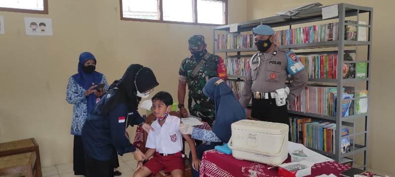 Sukseskan Program Pemerintah Babinsa Kawal Ratusan Anak Desa Metuk