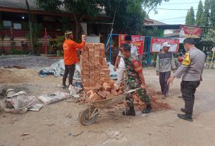 Babinsa Ikuti Gotong Royong Ciptakan Lingkungan Sekolah Bersih
