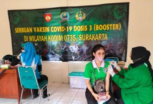 Kodim Solo Gelar Vaksin Booster di Pasar Harjodaksino Surakarta