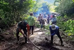 Tanggap Bencana Babinsa Dan Babinkamtibmas Bantu Warga