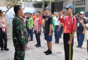 Batituud Dan Babinsa Koramil 04/Jebres Melatih Latihan Dasar Kepemimpinan Siswa