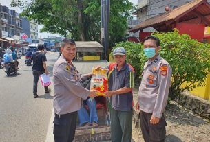 Polsek Panjang Bagikan Sembako ke Tukang Becak, sebagai bentuk bantuan Sosial
