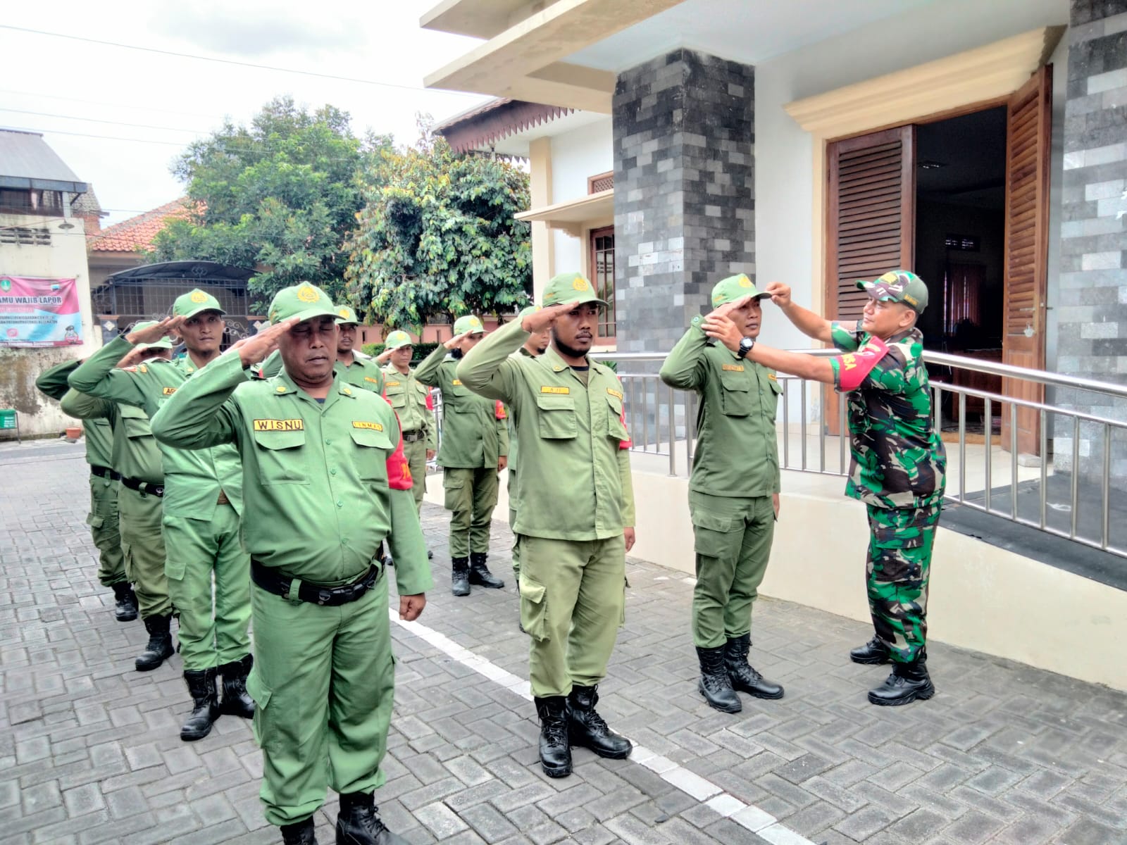 Maksimalkan Peran Satlinmas Babinsa Tipes Berikan Pelatihan dan Pembinaan PBB Secara bertahap