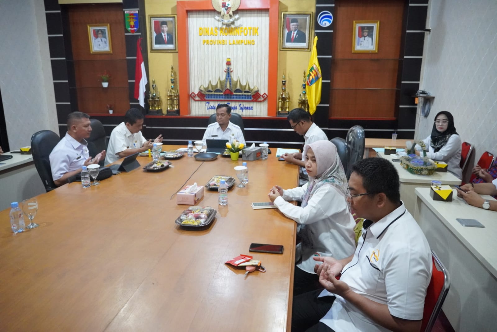 https://www.lampungvisual.com/pemerintah-provinsi-lampung-ikuti-talkshow-reformasi-birokrasi-tematik-dan-perubahan-road-map-rb-2020-2024