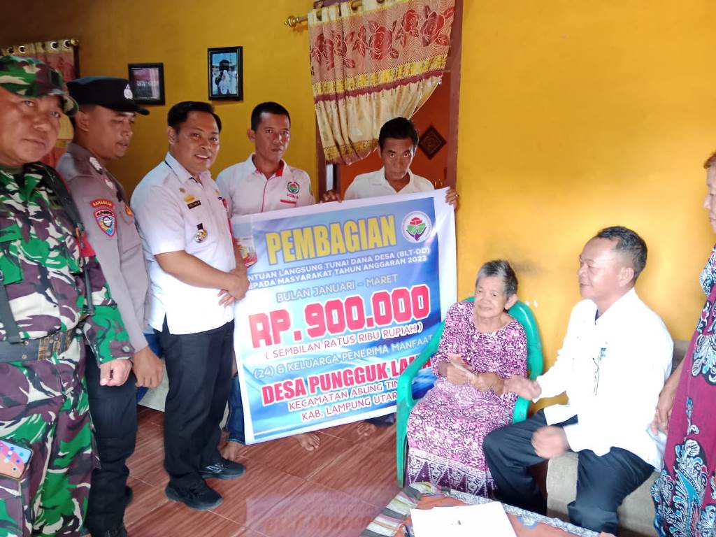 Kades Pungguk Lama bagikan BLT DD tahun 2023 ke warga