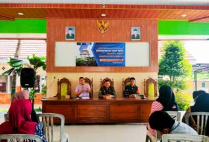 Bersama Mahasiswa KKN, Babinsa Kapas Bojonegoro dampingi giat Posyandu Remaja diwilayah Binaan