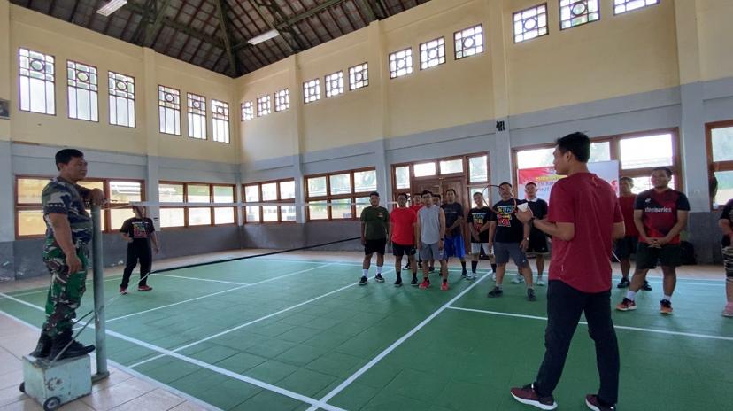 Koramil 04/Jebres Meriahkan HUT Kemerdekaan RI Ke- 78 Dengan Menggelar Lomba Bulu Tangkis