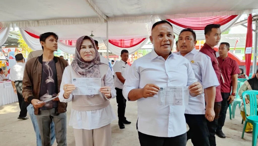 Pilkades Serentak 2023, Nanang Ermanto dan Istri Nyoblos di Kampung Halaman