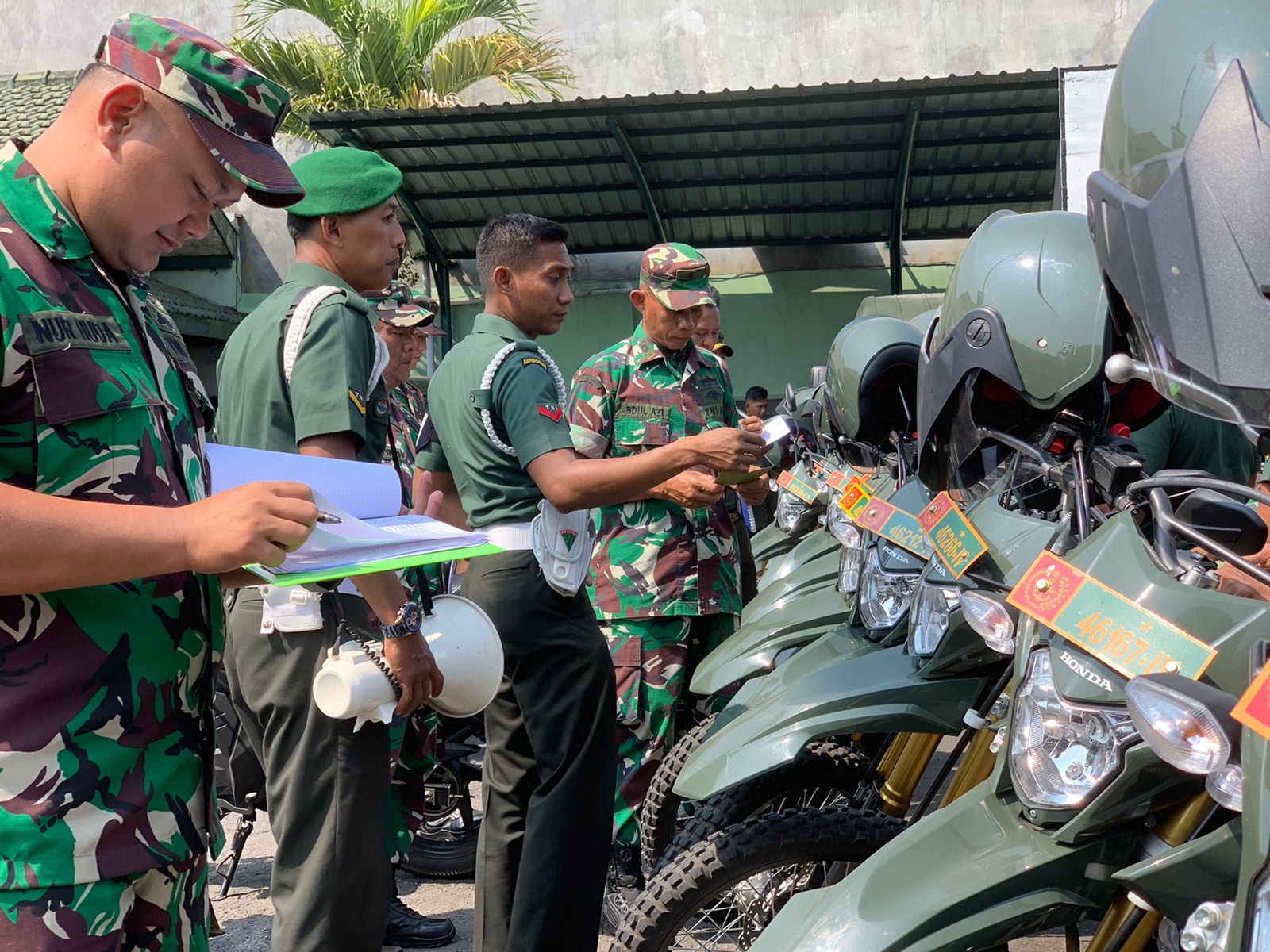 Ratusan Kendaraan Dinas Jajaran Kodim Wonogiri Beserta Pemiliknya Diperiksa Tim Dari Slogdam IV/Diponegoro