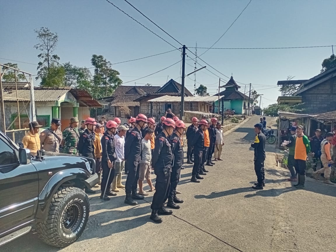 Aparat Gabungan Berjibaku Padamkan Kebakaran Lahan
