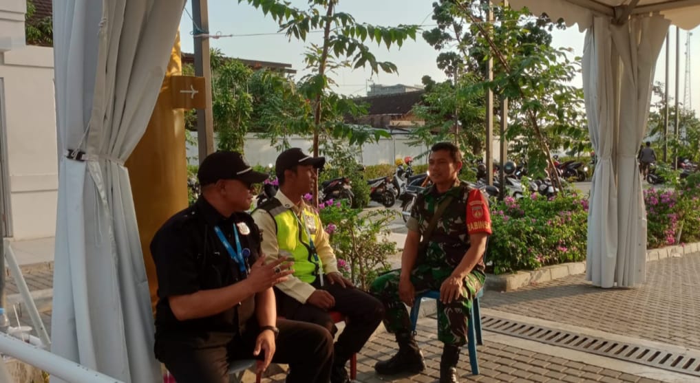 Begini Cara Babinsa Gilingan Dalam Meningkatkan Keamanan di Wilayah Binaan