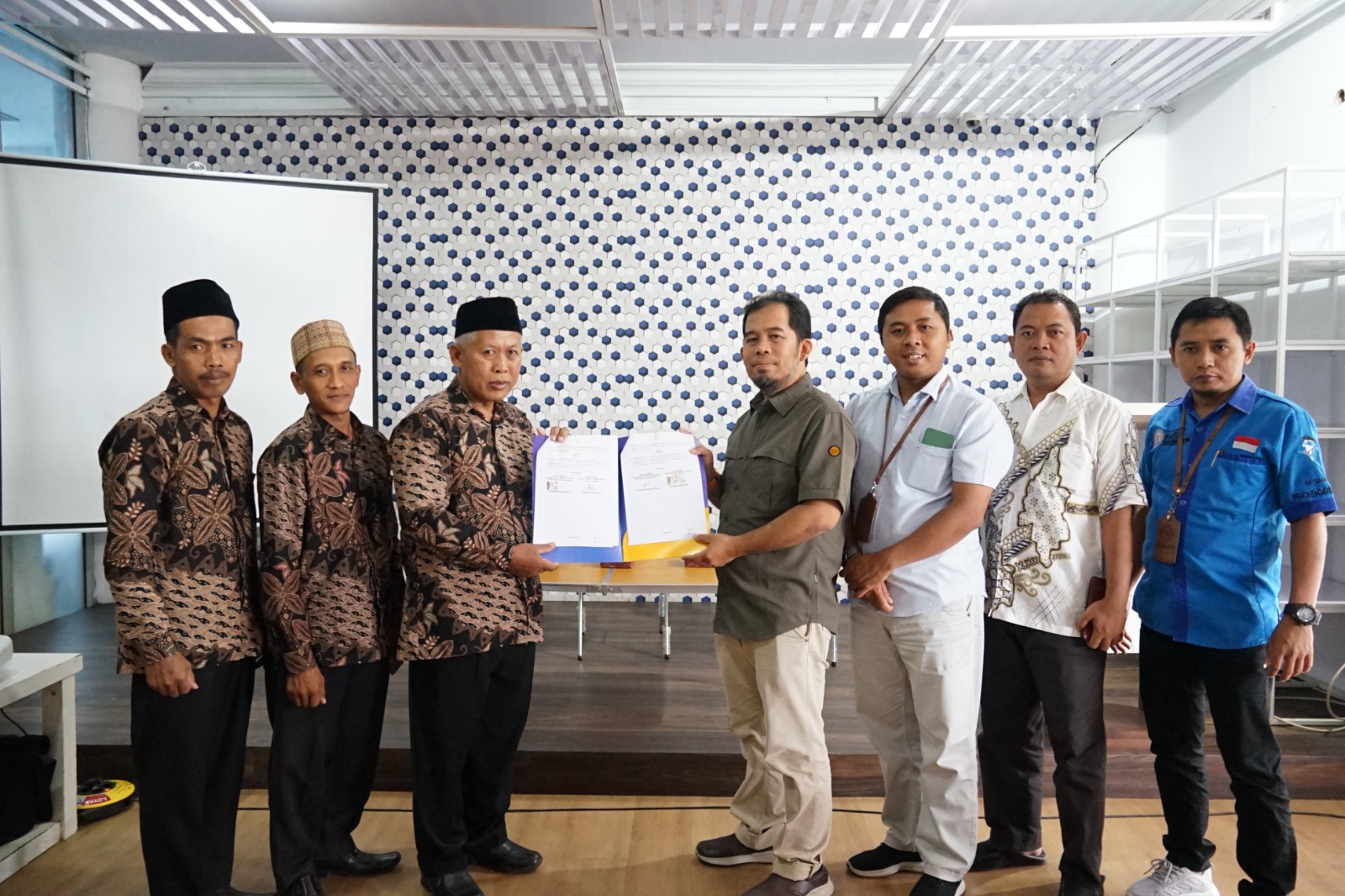 SMK Al-Basyari Kunjungan ke Darmajaya Belajar IoT dan Jalin MoU