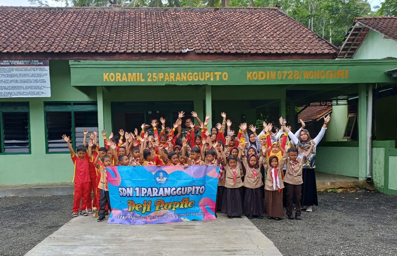 Baru Sebulan Diresmikan,Puluhan Murid SD Geruduk Markas koramil Paranggupito
