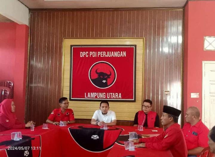 Ardian Saputra kembalikan Berkas Pendaftaran Bakal Calon Bupati Ke PDI  Perjuangan