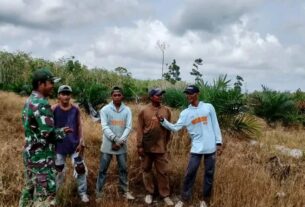 Komsos Dengan Warga, Babinsa koramil 401-02 / Babat toman Kodim 0401/Muba Rutin Pantau Wilayah Binaan