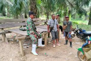 Melalui Komsos Babinsa Sampaikan Pesan Jaga Ketertiban dan Kebersihan Lingkungan