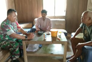Komsos Dengan Ketua RT, Babinsa Eratkan Silahturahmi