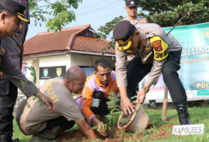 Peringati HLHS, Polres Lampura Tanam Pohon Penghijauan
