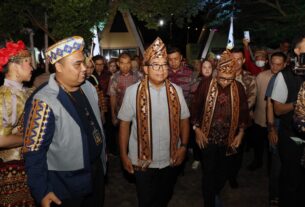 Pj. Gubernur Samsudin Bersama Sekretaris Dirjen Kebudayaan Fitra Arda Buka Festival Musik Tradisi Indonesia
