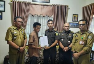 Kejari Way Kanan Kembalikan Barang Bukti Kepada Korban