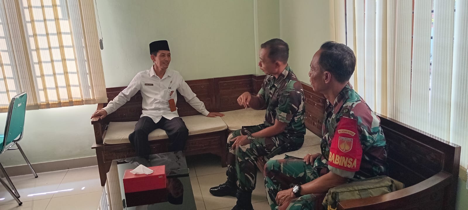 Pagi Ini Kantor KUA Kecamatan Laweyan Didatangi Danramil, Ada Apa..??