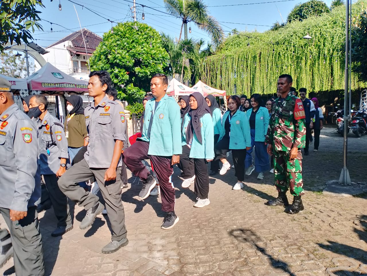 Babinsa Sumber Bekali Mahasiswa KKN UNS Dengan Pelatihan PBB, Ini Tujuannya