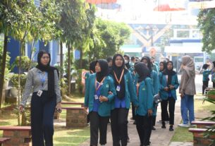 Kenalkan Perguruan Tinggi, Puluhan Pelajar SMKN 1 Tanjung Raya Mesuji Kunjungan ke IIB Darmajaya