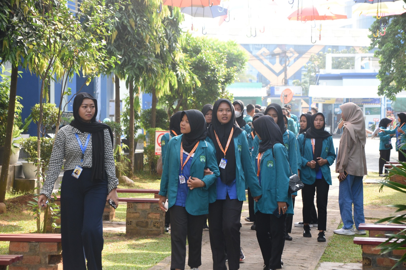 Kenalkan Perguruan Tinggi, Puluhan Pelajar SMKN 1 Tanjung Raya Mesuji Kunjungan ke IIB Darmajaya