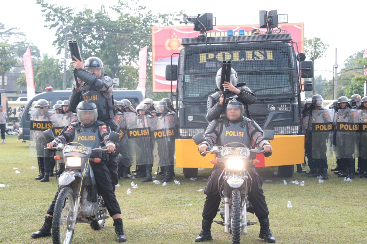 Pimpin Apel Kesiapan Simulasi Pengamanan Acara Pelantikan DPRD, AKBP James: Practice Makes Perfect