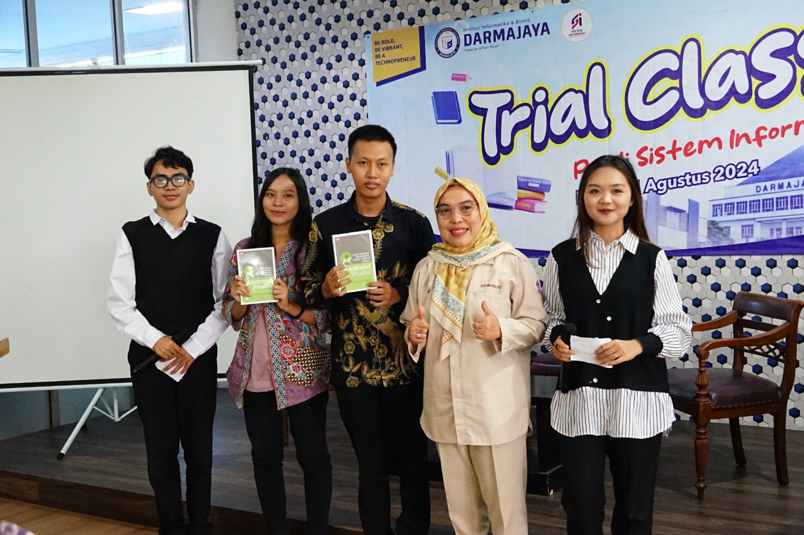 Trial Class Program Studi Sistem Informasi IIB Darmajaya: Mempersiapkan Mahasiswa Hadapi Tren Teknologi Masa Depan