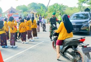 Babinsa Jamberejo Koramil Kedungadem Bojonegoro berikan Pengamanan Jalan Sehat